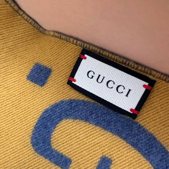 Authentic Gucci jacquard GG Logo Wool Silk Scarf Blue & Yellow - Picture 13 of 13